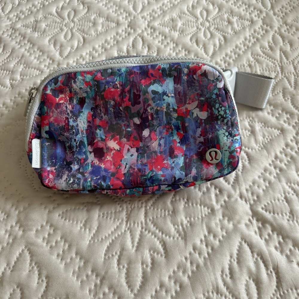 Lululemon Everywhere Belt Bag 1L Multi Color 7.5"x 2"x 5" Fanny Pack Unisex - Picture 1 of 8